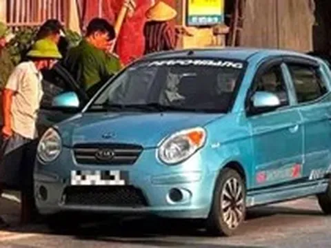 Phát hiện hai người đàn ông tử vong trong ô tô đỗ ven quốc lộ 32