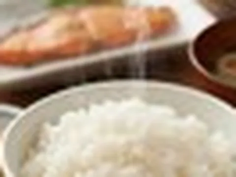 3 thói quen ăn cơm cần bỏ ngay