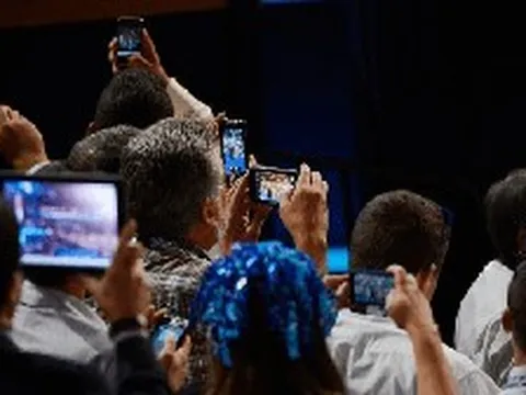 Người Nga ai cũng có "smartphone đút túi" nhưng có một điều kỳ lạ đang diễn ra