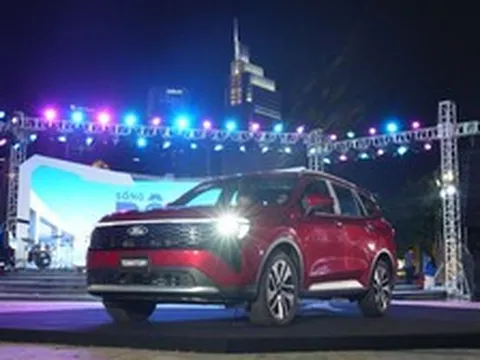 Ford Territory bản cao cấp nhất, giá 916 triệu đồng có gì?