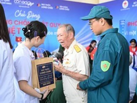 Long Châu đến Côn Đảo, mang dịch vụ chăm sóc sức khỏe tới người dân đảo xa