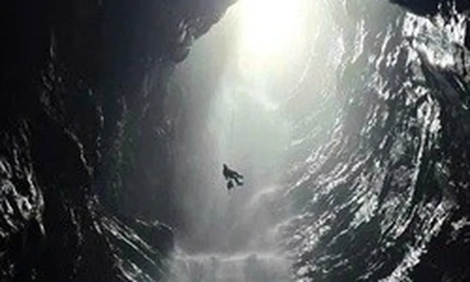 Phát hiện hang động mới có thác nước độc đáo tại Phong Nha - Kẻ Bàng